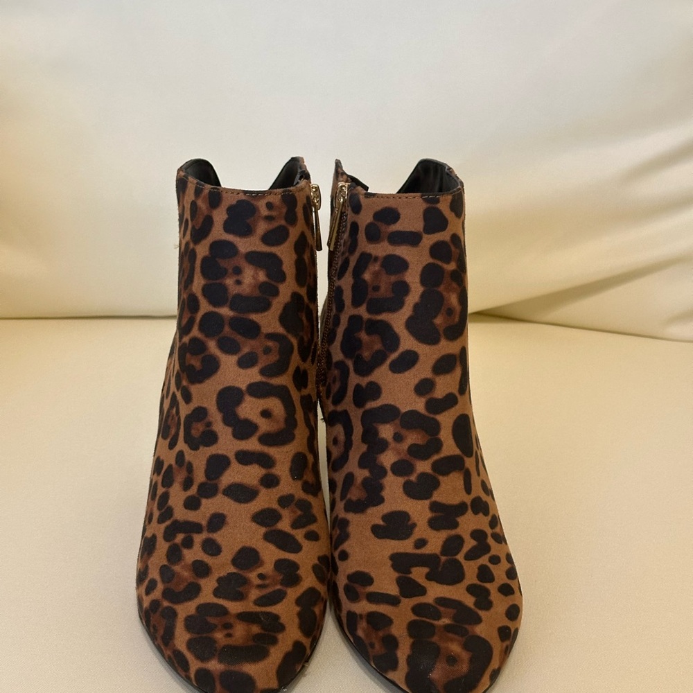 Jessica Simpson Brown Leopard Ankle Booties